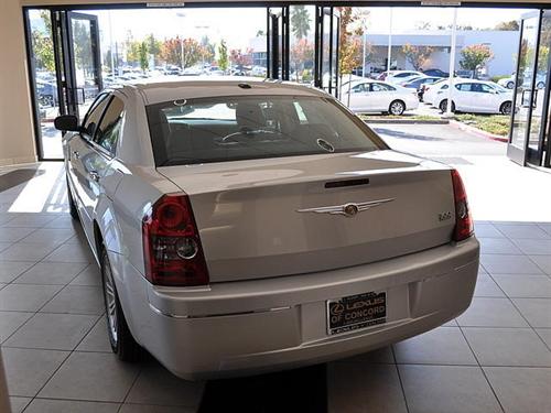 Chrysler 300 2010 photo 1
