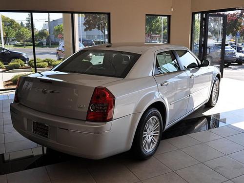 Chrysler 300 2010 photo 4