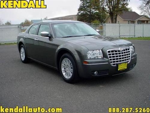 Chrysler 300 2010 photo 2