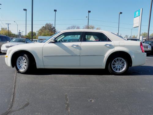 Chrysler 300 2010 photo 2