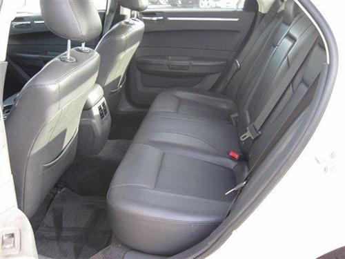 Chrysler 300 2010 photo 2