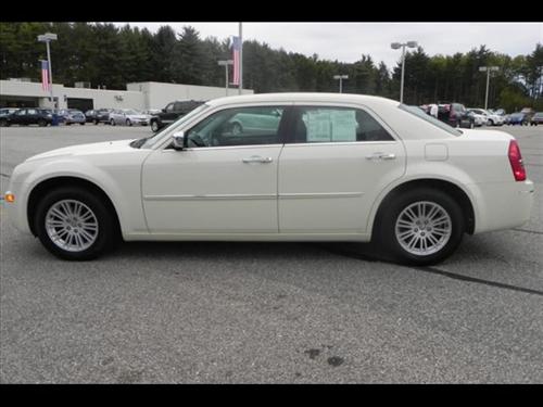 Chrysler 300 2010 photo 2