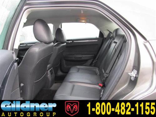 Chrysler 300 2010 photo 2