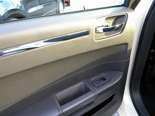 Chrysler 300 2010 photo 1