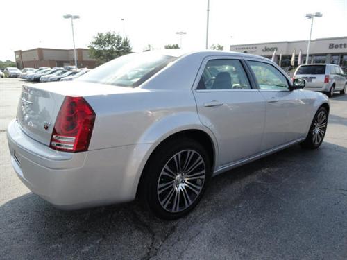 Chrysler 300 2010 photo 3