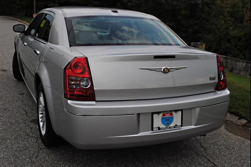 Chrysler 300 2010 photo 2