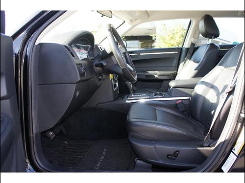 Chrysler 300 2010 photo 2