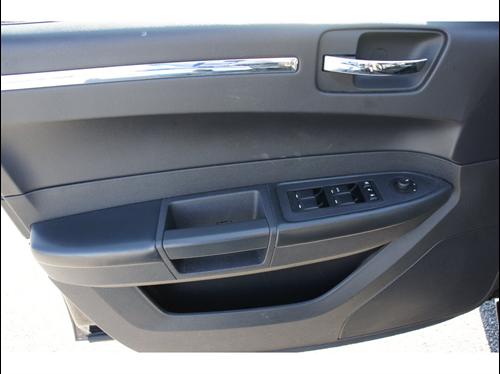 Chrysler 300 2010 photo 3