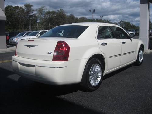Chrysler 300 2010 photo 4