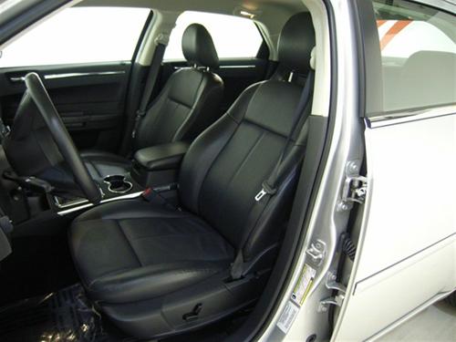 Chrysler 300 2010 photo 2