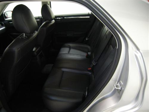 Chrysler 300 2010 photo 4