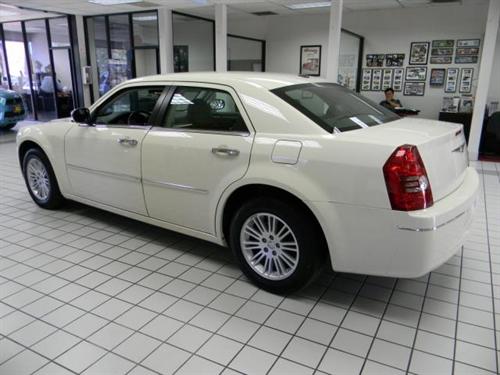 Chrysler 300 2010 photo 2