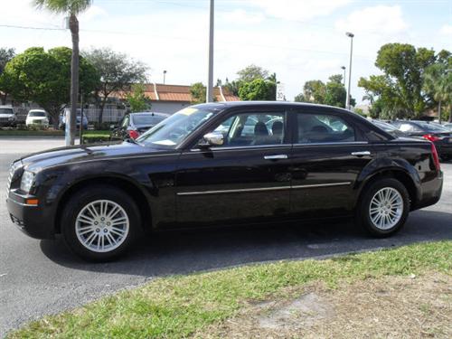 Chrysler 300 2010 photo 2