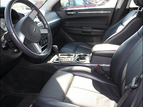 Chrysler 300 2010 photo 3
