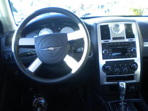 Chrysler 300 2010 photo 2