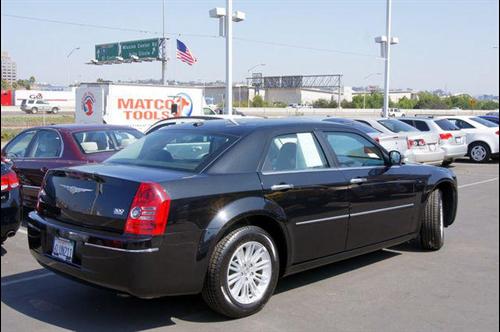 Chrysler 300 2010 photo 1