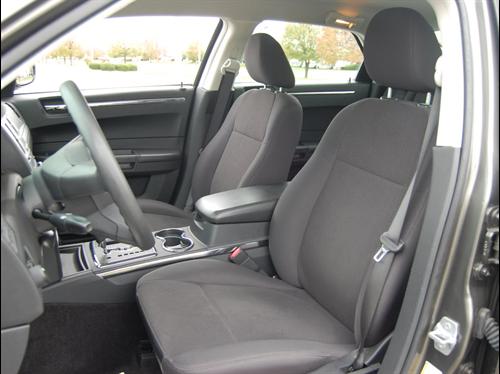 Chrysler 300 2010 photo 2