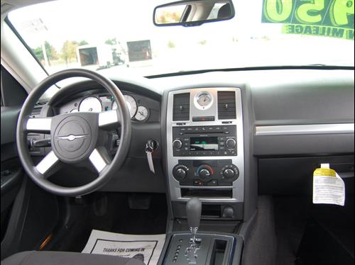 Chrysler 300 2010 photo 4