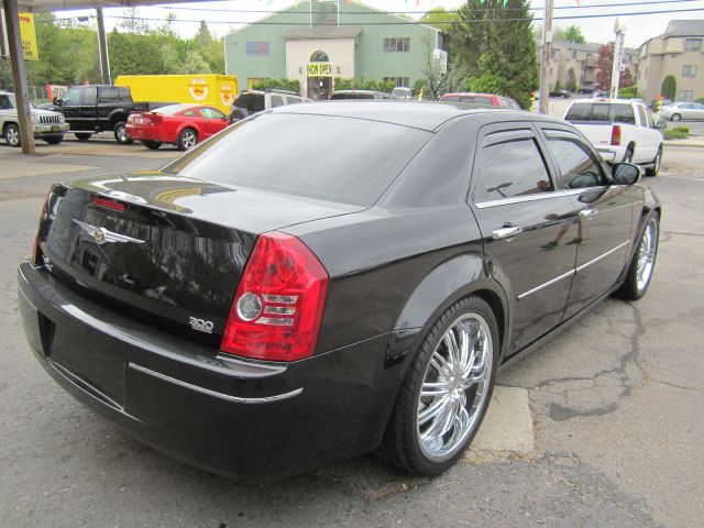 Chrysler 300 2010 photo 1