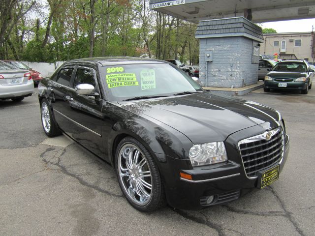 Chrysler 300 2010 photo 3