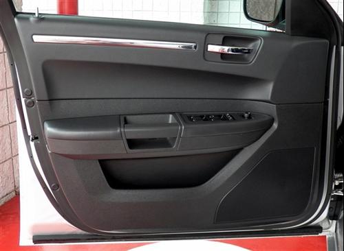 Chrysler 300 2010 photo 4