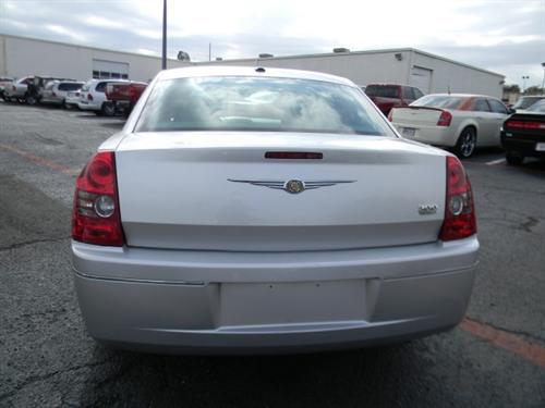 Chrysler 300 2010 photo 3