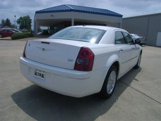 Chrysler 300 2010 photo 2