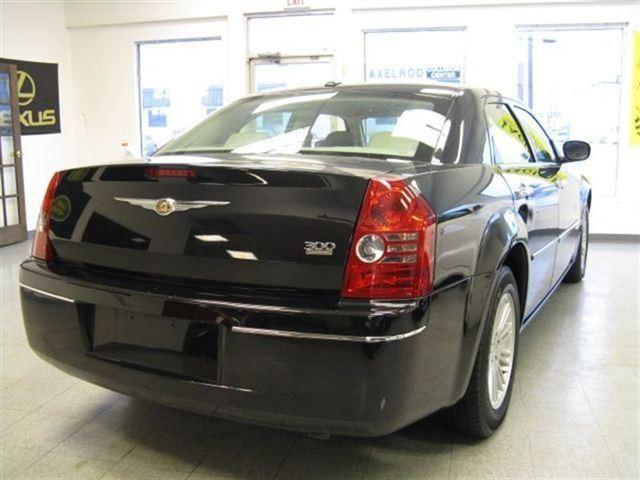 Chrysler 300 2010 photo 4