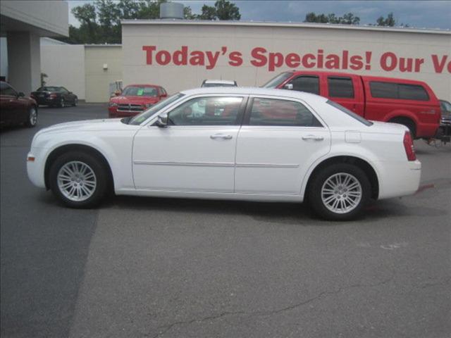 Chrysler 300 2010 photo 1