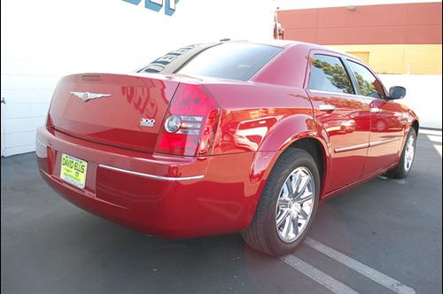 Chrysler 300 2010 photo 2