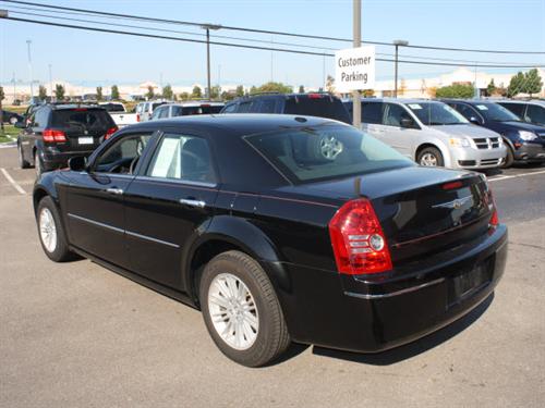Chrysler 300 2010 photo 4