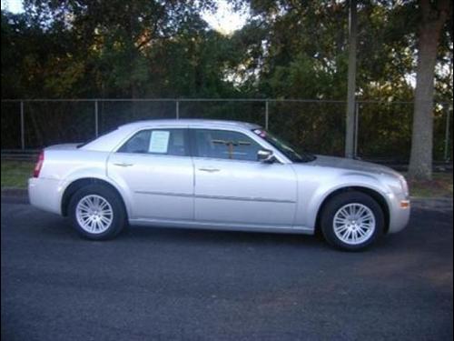Chrysler 300 2010 photo 2