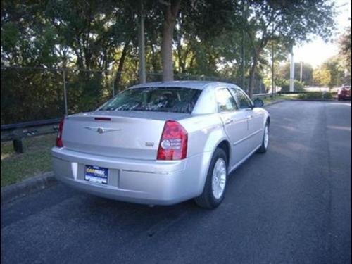 Chrysler 300 2010 photo 3