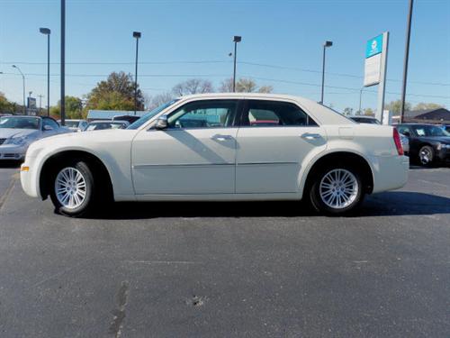 Chrysler 300 2010 photo 2