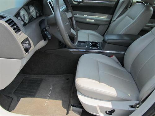 Chrysler 300 2010 photo 1