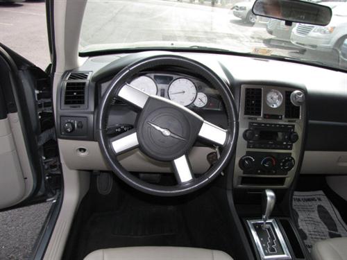 Chrysler 300 2010 photo 1