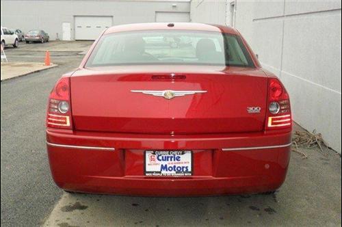 Chrysler 300 2010 photo 3