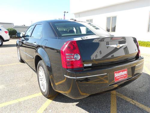 Chrysler 300 2010 photo 1