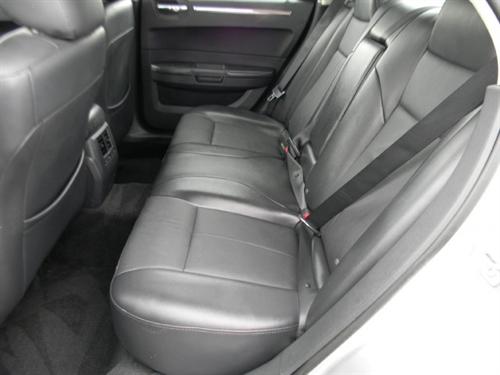 Chrysler 300 2010 photo 2