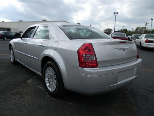 Chrysler 300 2010 photo 3