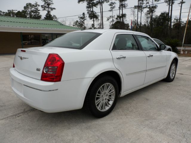 Chrysler 300 2010 photo 2