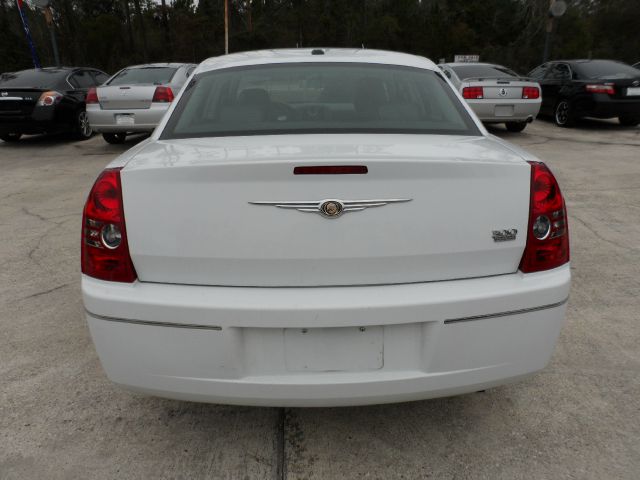 Chrysler 300 2010 photo 3
