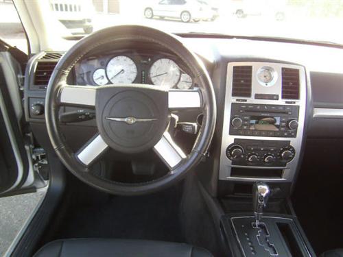 Chrysler 300 2010 photo 3