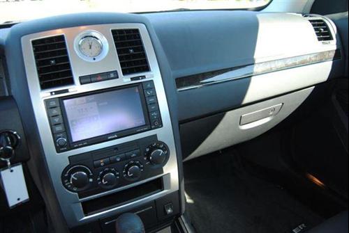 Chrysler 300 2010 photo 2