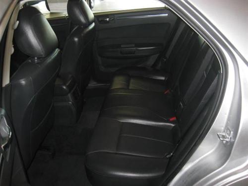 Chrysler 300 2010 photo 3