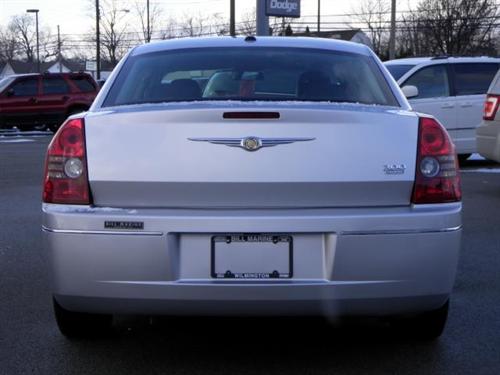 Chrysler 300 2010 photo 3