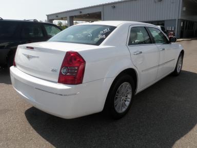 Chrysler 300 2010 photo 2
