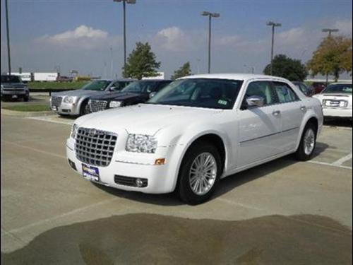 Chrysler 300 2010 photo 2