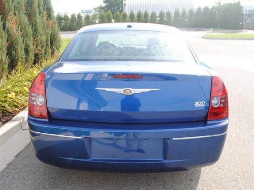 Chrysler 300 2010 photo 2