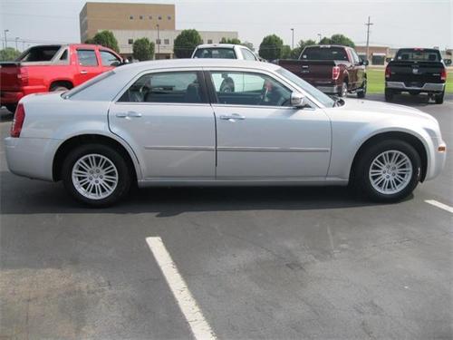 Chrysler 300 2010 photo 1
